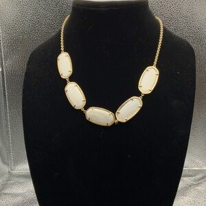 Vvguc Noel white MOP in gold necklace